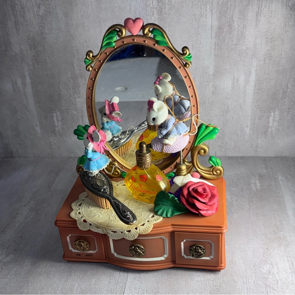 Vintage 1994 Lustre Fame Maestro Musical Little Dresser Mice on Vanity Music Box
